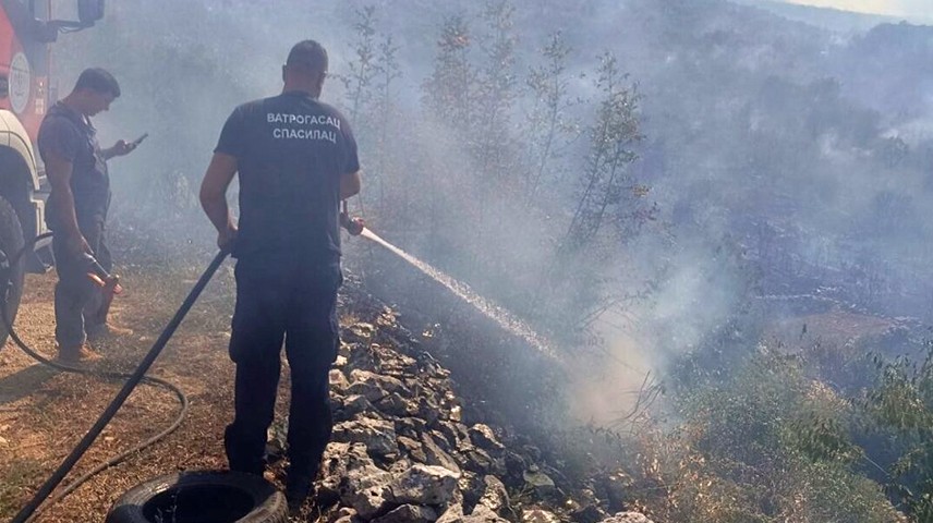 Trebinje pod opsadom požara: Vatra zahvatila Zupce i Obodine, čeka se helikopter