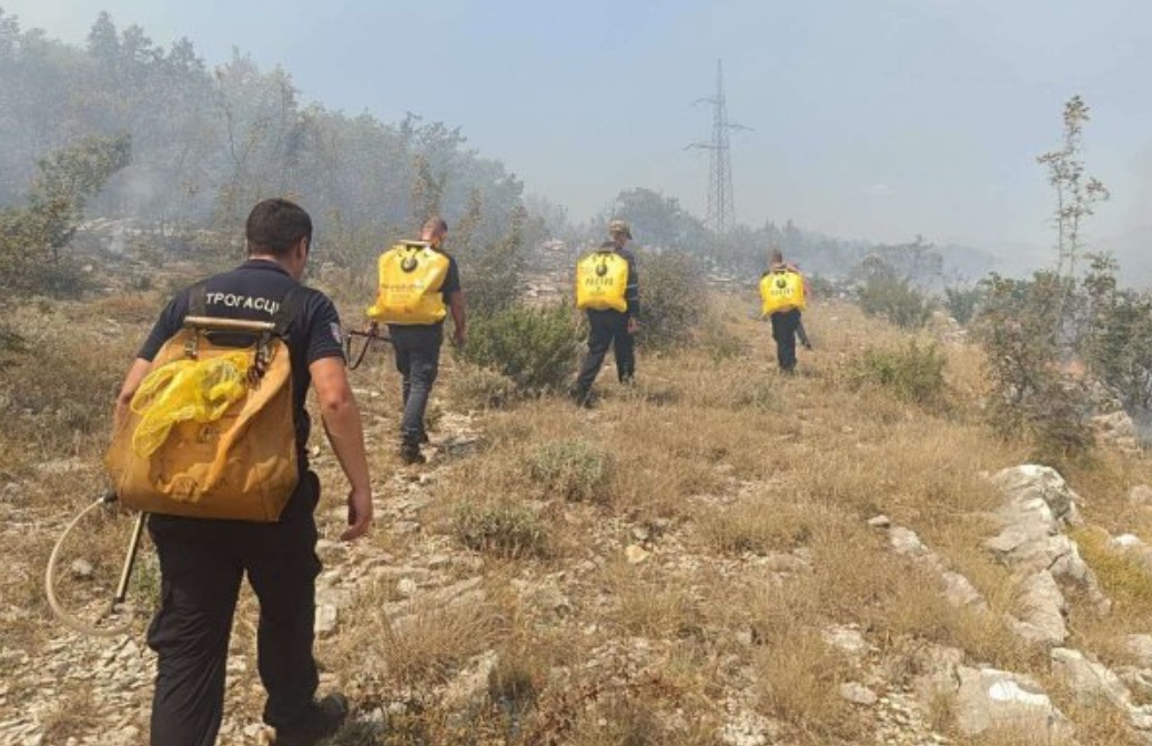 Vatra odbijena od kuća: Pod kontrolom svi požari u blizini Trebinja