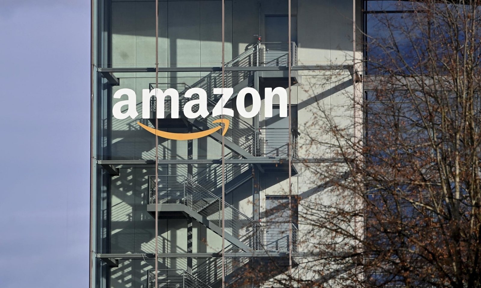 Amazon prvi put vrijedi tri biliona dolara: Vještačka inteligencija podigla akcije