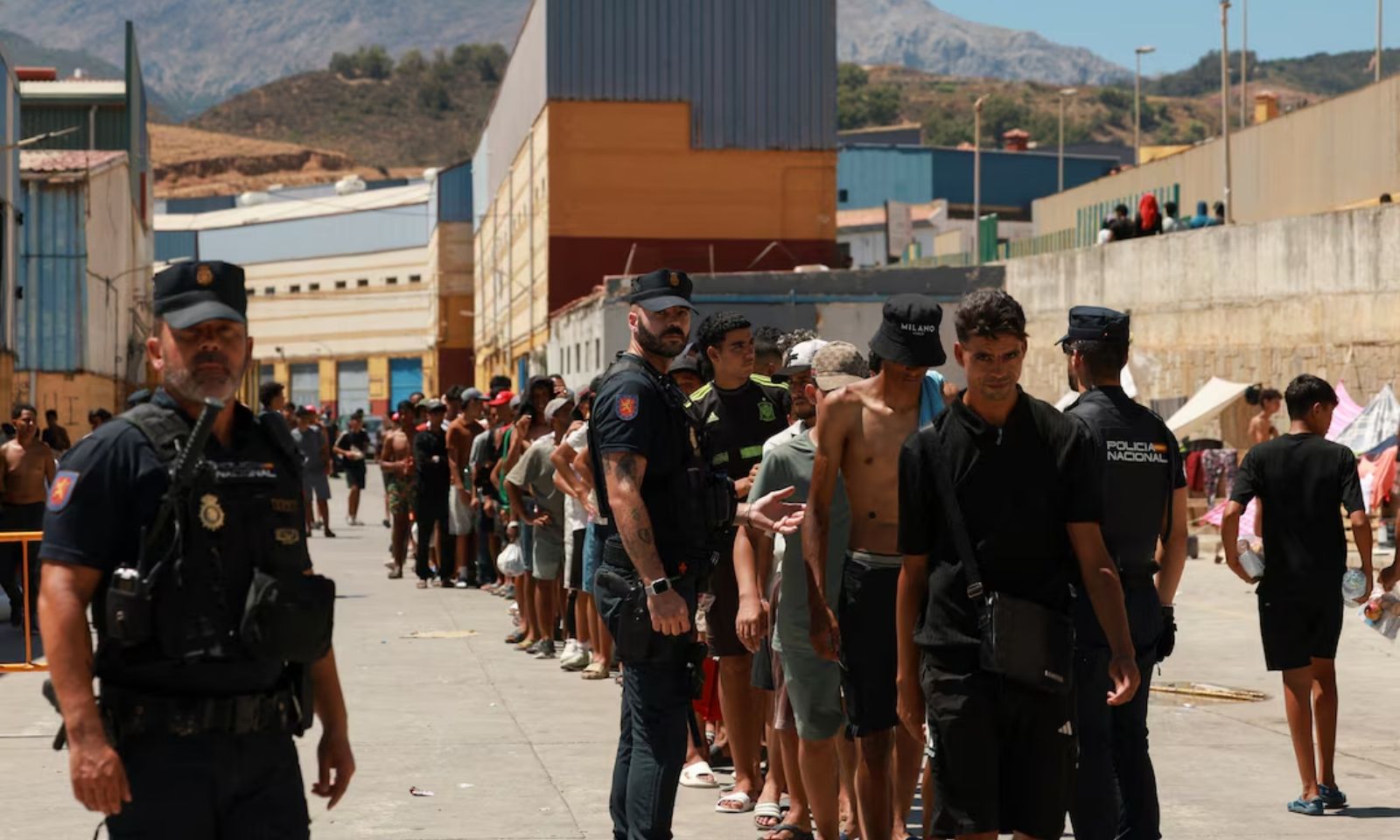 Španija šalje 2.000 vojnika u Seutu: Spremaju se za novi priliv migranata