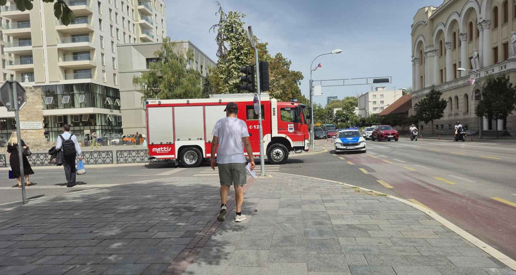 Detalji nezgode u centru Banjaluke: Vatrogasci gasili požar, pa im udareno vozilo