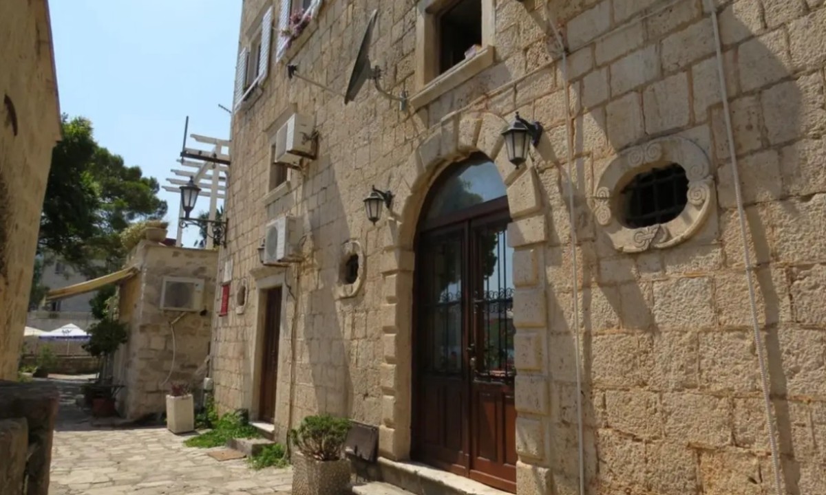 Vila Saše Matića u Perastu: Nekad dom Njegoša, danas ljetnja oaza pjevača FOTO