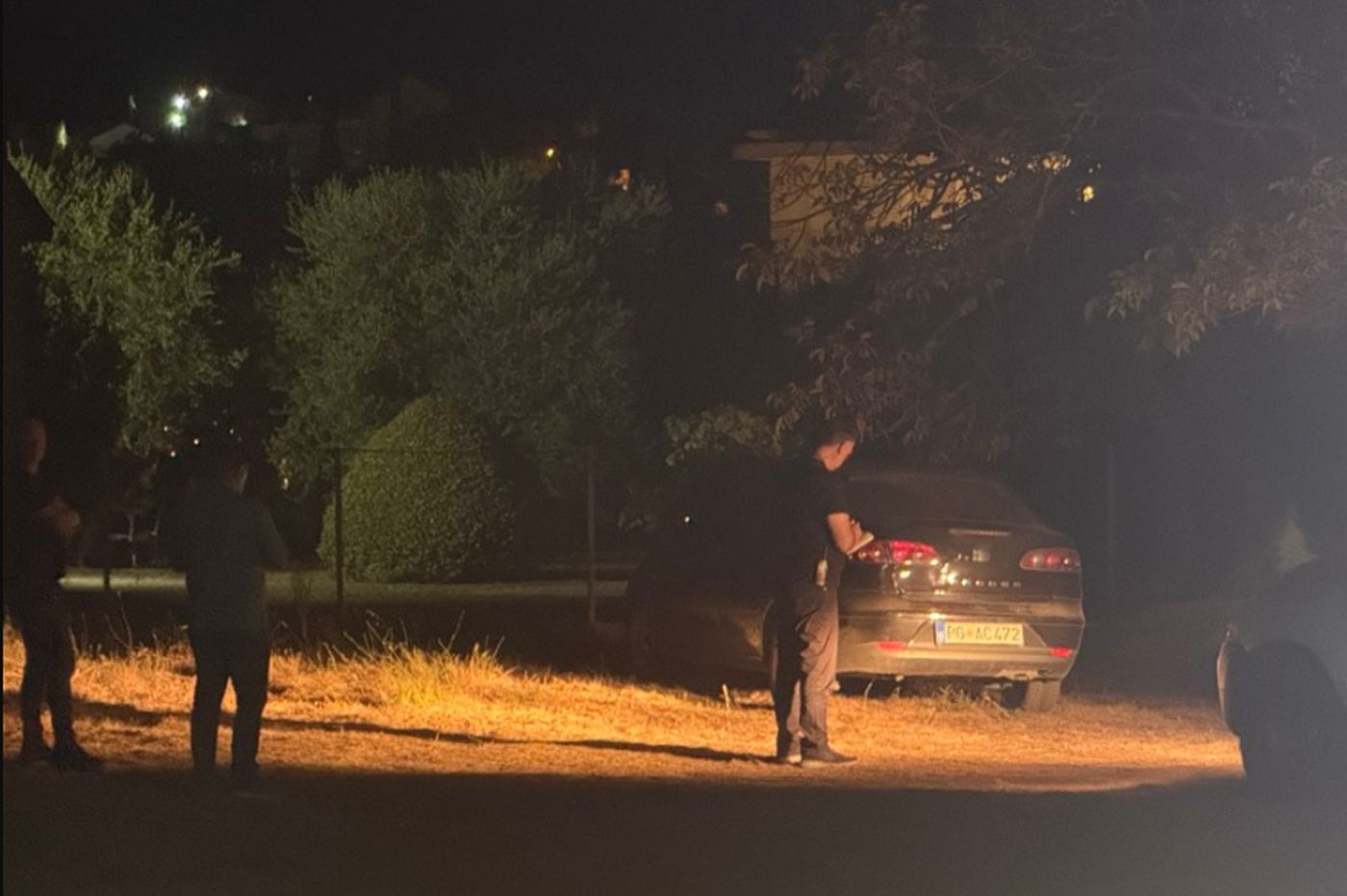Naoružan i opasan: Policija pronašla automobil osumnjičenog za trostruko ubistvo FOTO