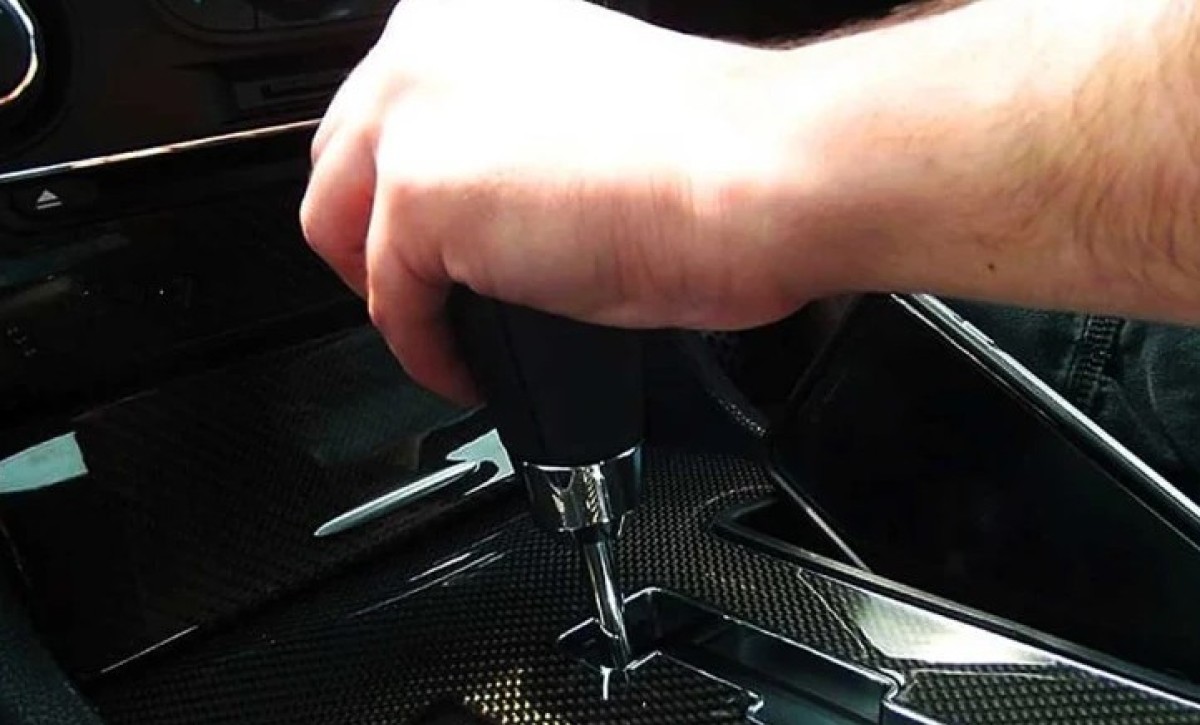 Jedan čas i dosta? Revolucija za vozače automatika koji hoće da voze manuelca!