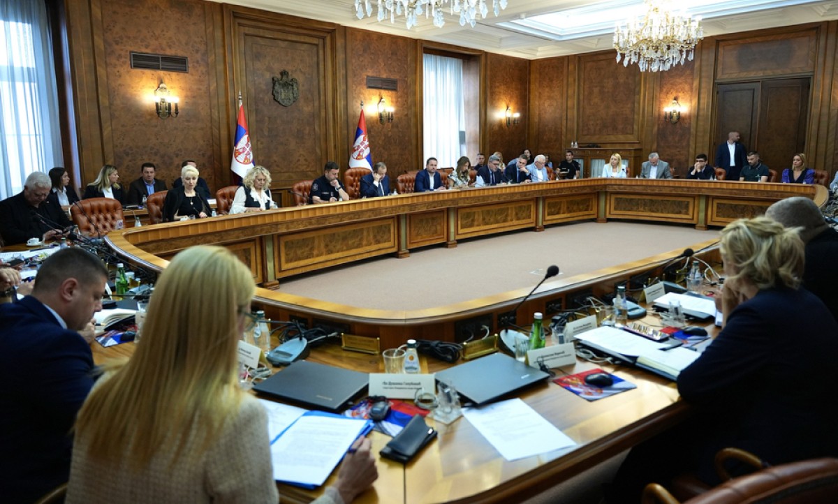 Dramatično u Srbiji: Aktivan 31 požar, raste nivo Dunava, ali plovidba i dalje otežana