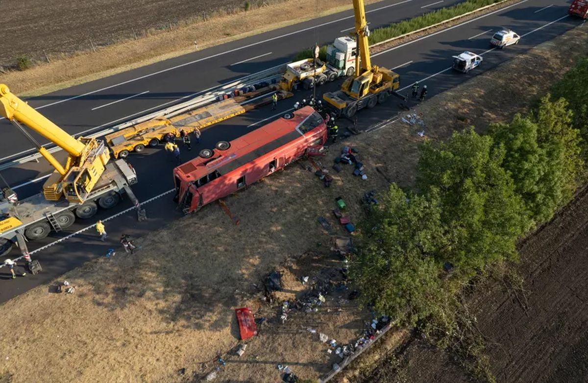 Uhapšen vozač autobusa nakon stravične nesreće: Zaspao tokom vožnje i usmrtio 12 ljudi