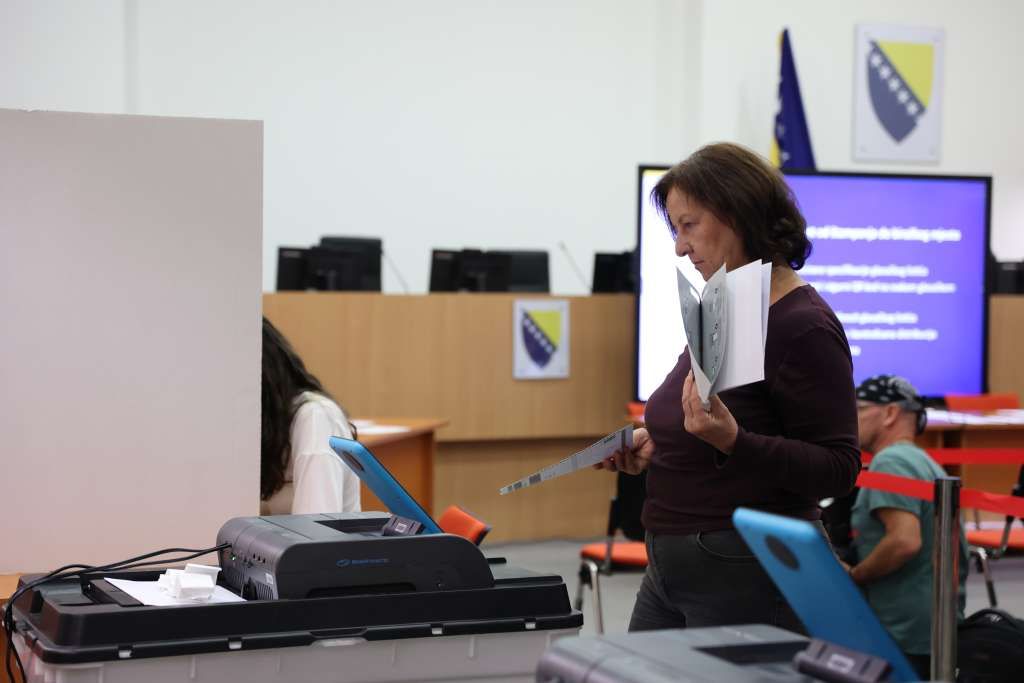 Prezentacija CIK-a: Predstavljeni skeneri glasačkih listića i biometrijska identifikacija birača FOTO