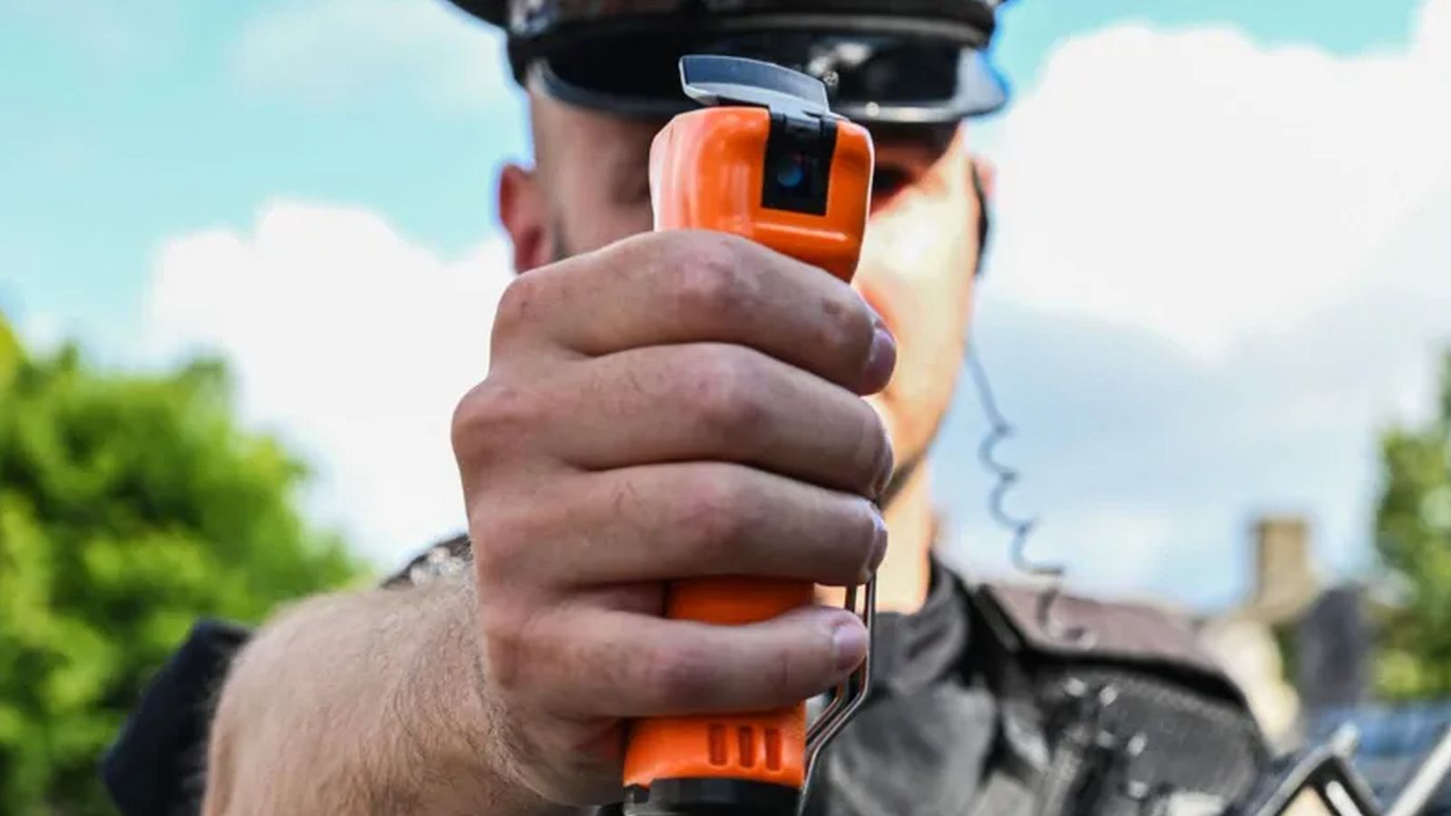 Policija će prskati DNK sprej po vozačima motora i trotineta: Mjesecima kasnije će moći otkriti kad nešto pogriješe
