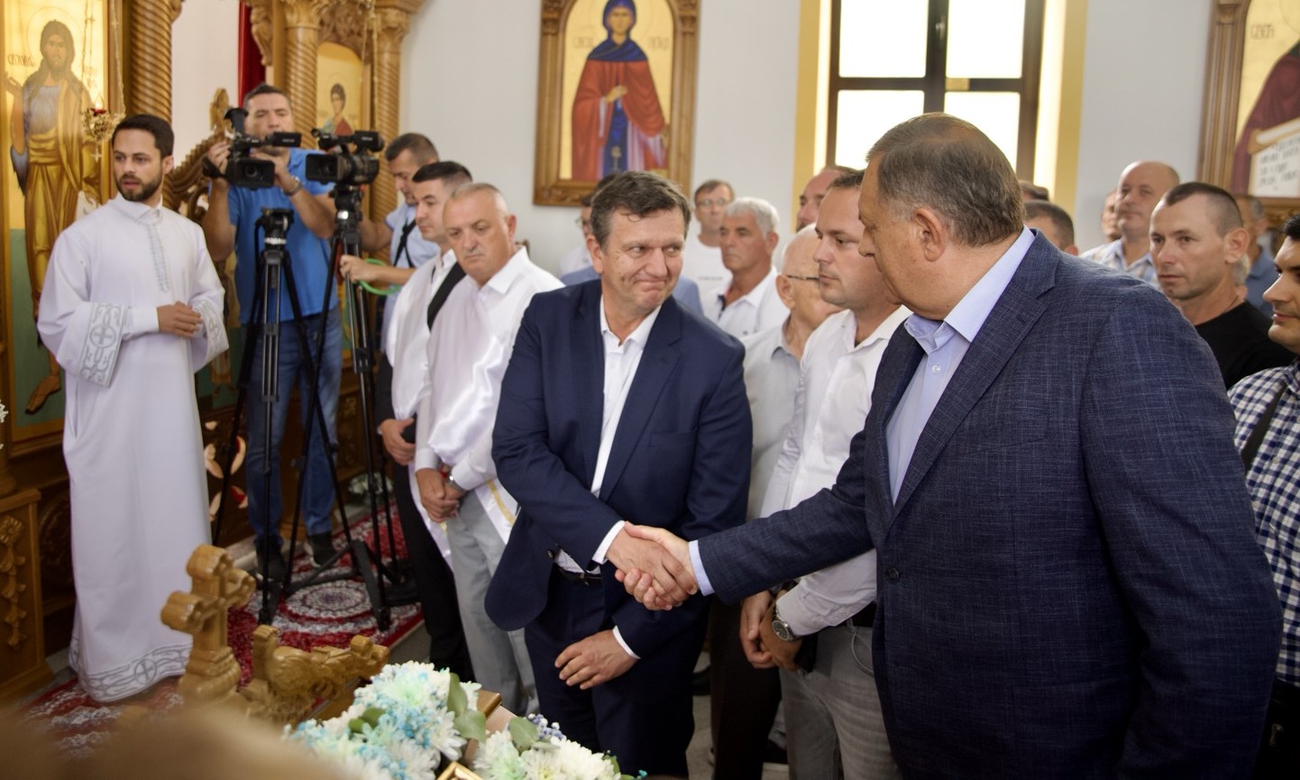 Rukovanje koje će pokrenuti priče: Dodik i Blanuša oči u oči pred izbore