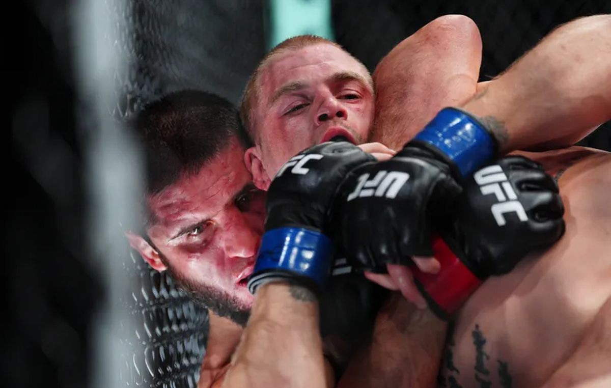 Islam Mahačev ispisao istoriju! Srušio rekord Andersona Silve i poslije drame sačuvao UFC pojas