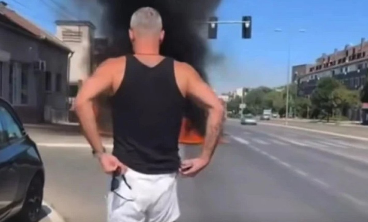 Milan nije oklijevao ni časa: Proslavljeni košarkaš spasio čovjeka iz zapaljenog auta VIDEO