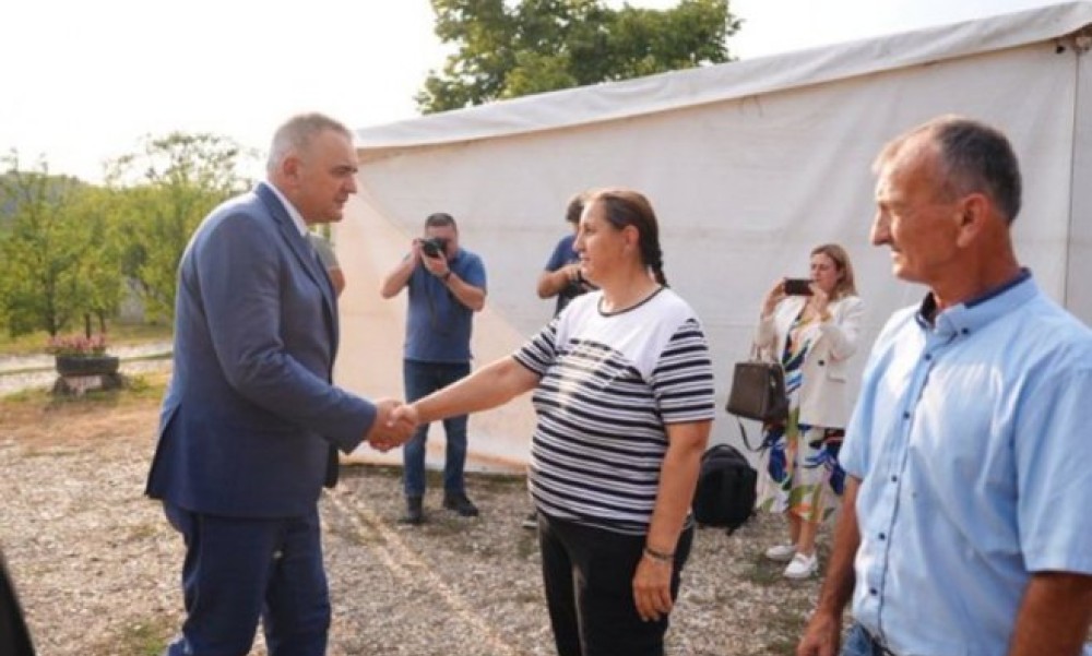 Minić u Cerovljanima: Porodice koje ostaju na svom ognjištu zaslužuju našu punu podršku