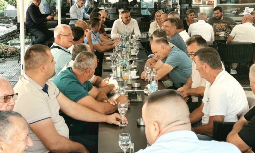 Minić sa lovcima u Prnjavoru: Svoj među svojima