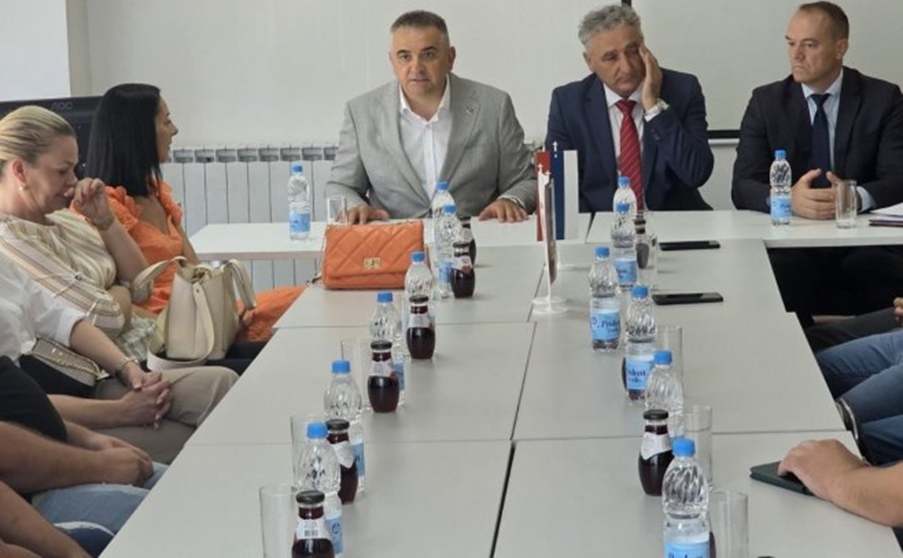 Minić nakon sastanka: Biće riješeno zaposlenje za svu djecu poginulih boraca u Nevesinju