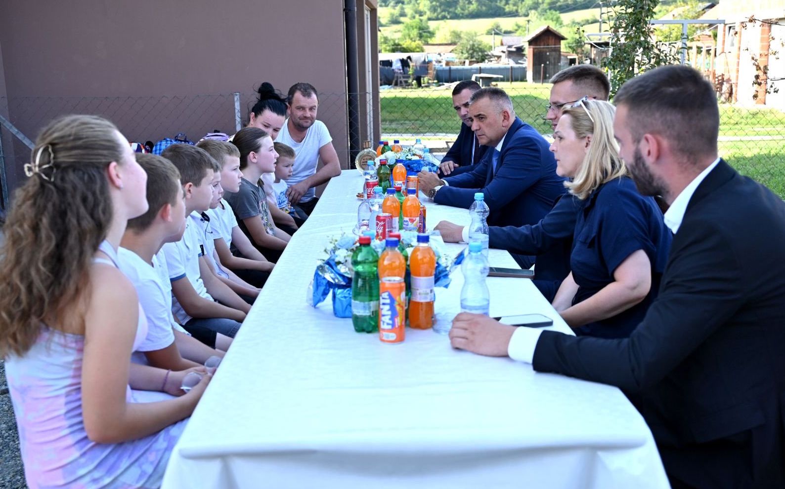 Minić posjetio porodicu Đurić: Osmoro predivne djece njihovo je najveće bogatstvo FOTO