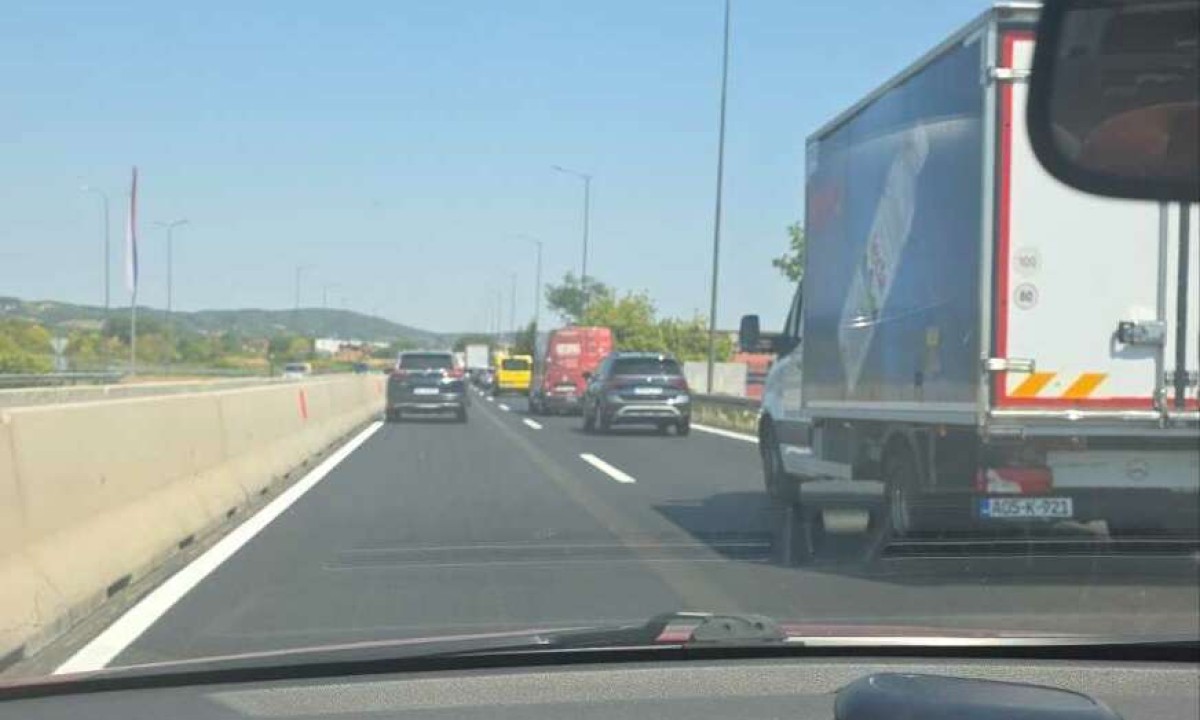 Vozači, oprez! Nesreća na brzoj cesti Banjaluka – Klašnice, stvara se velika gužva