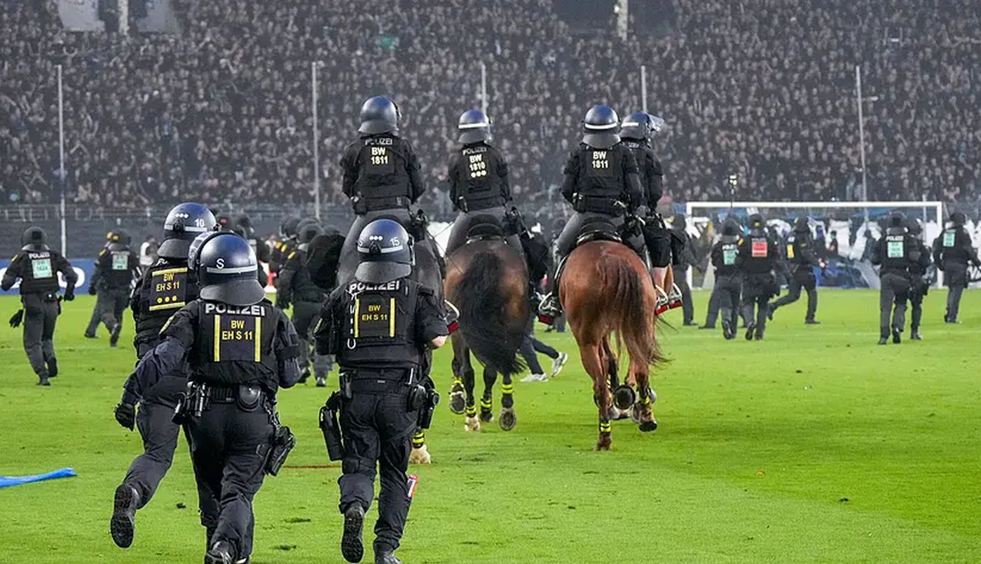 Haos na utakmici Kupa Njemačke: Povrijeđeno 35 policajaca, 85 osoba zatražilo pomoć