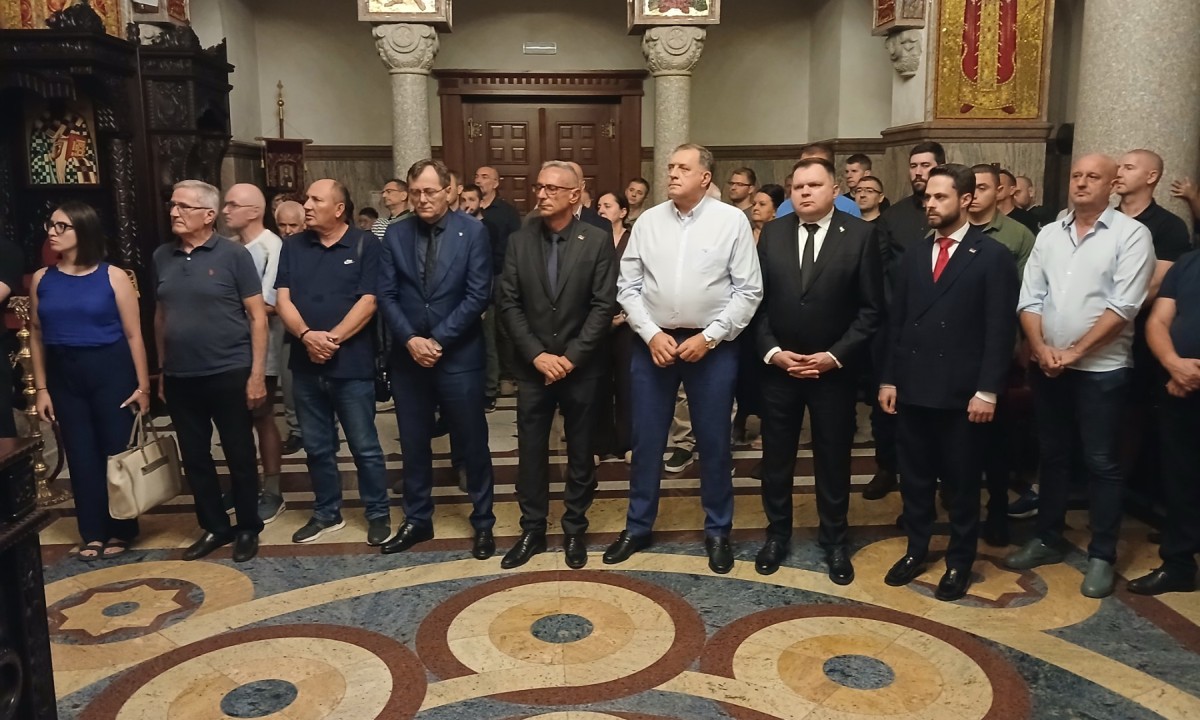 Pomen generalu Ratku Mladiću u Banjaluci: Hram Hrista Spasitelja ispunili vjernici FOTO