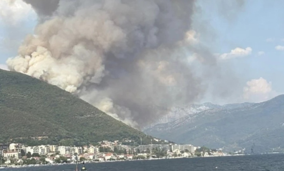 Vatra se približila kućama, ljudi napuštaju domove: Požar kod Herceg Novog ponovo aktivan