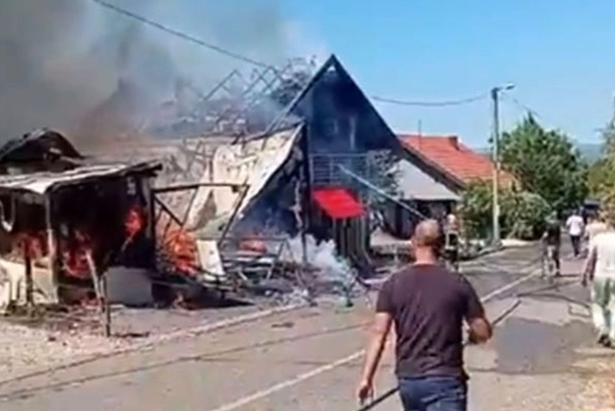 Veliki požar kod Živinica: Plamen zahvatio kuću i prostorije firme VIDEO