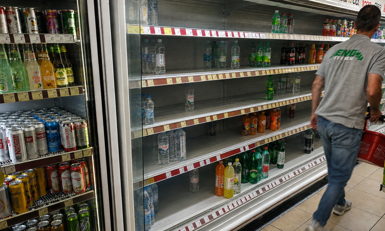 Nema vode ni u mnogim prodavnicama! Banjalučani u potrazi za bar jednom flašom