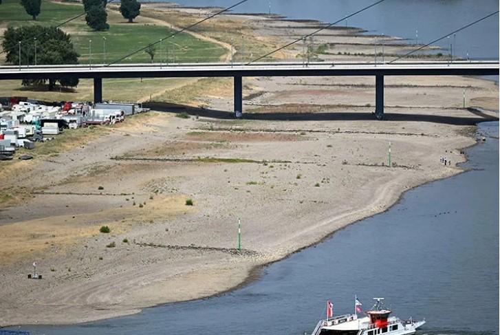 Dramatično pada vodostaj Rajne: Ključni plovni put mogao bi biti podijeljen na dva dijela