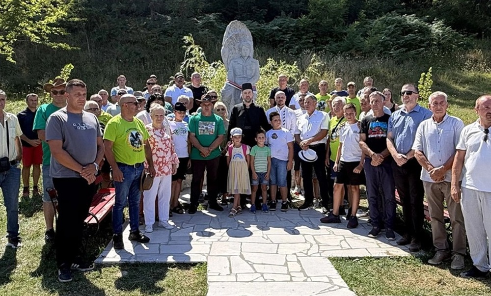 Sjećanje na malog div-junaka! Odata pošta Spomenku Gostiću, najmlađem odlikovanom poginulom borcu VRS