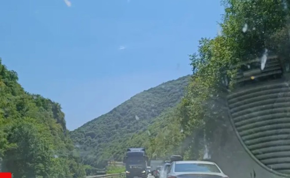 Saobraćaj usporen! Sudar dva auta i kamiona na putu Banjaluka i Mrkonjić Grad