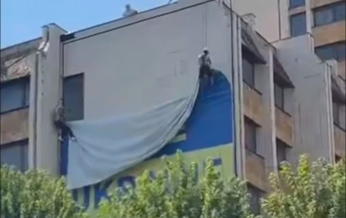 U Prištini uklonjena zastava Ukrajine FOTO