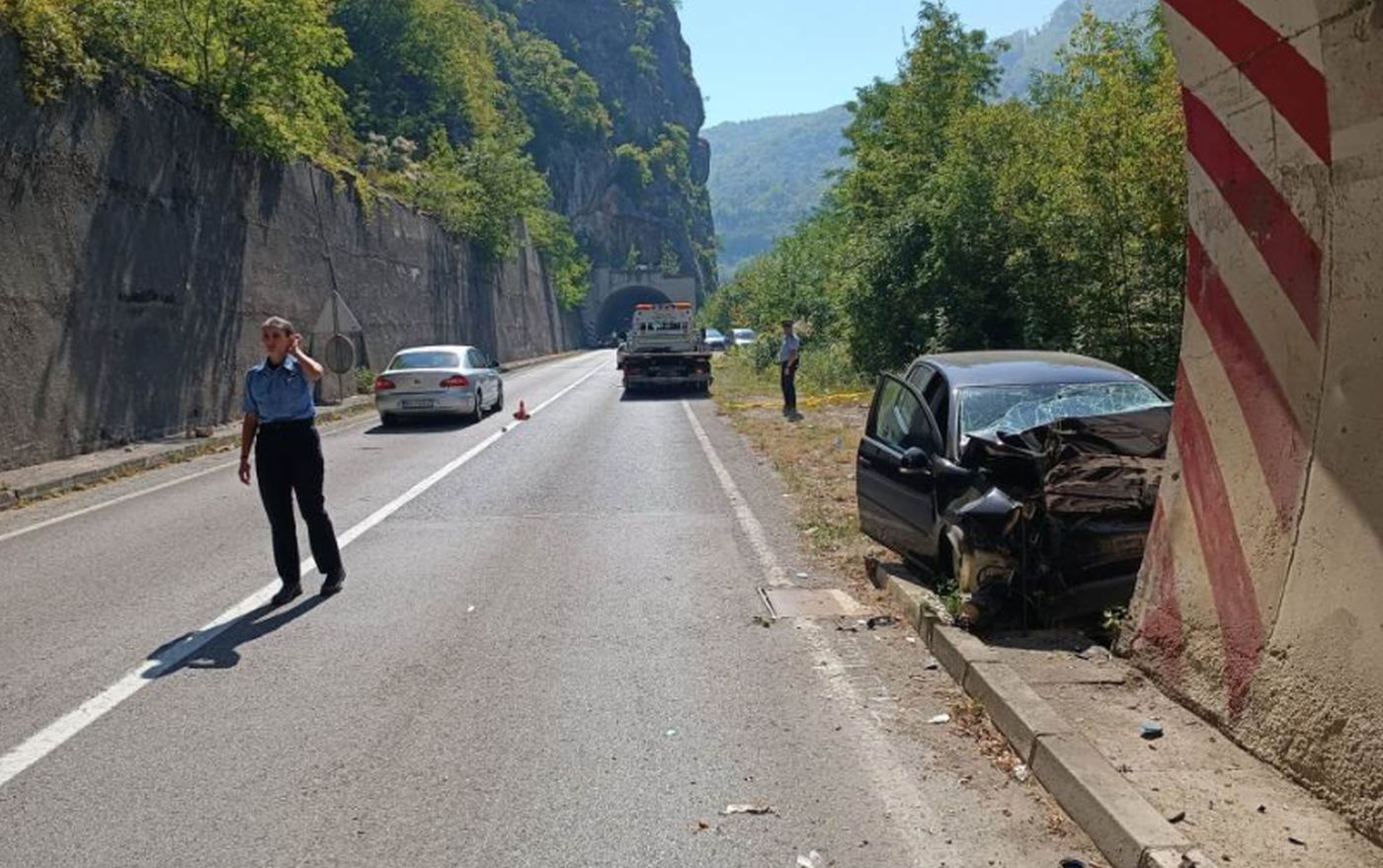 Tragedija kod Višegrada: Vozač „golfa“ poginuo nakon stravičnog udara u zid tunela