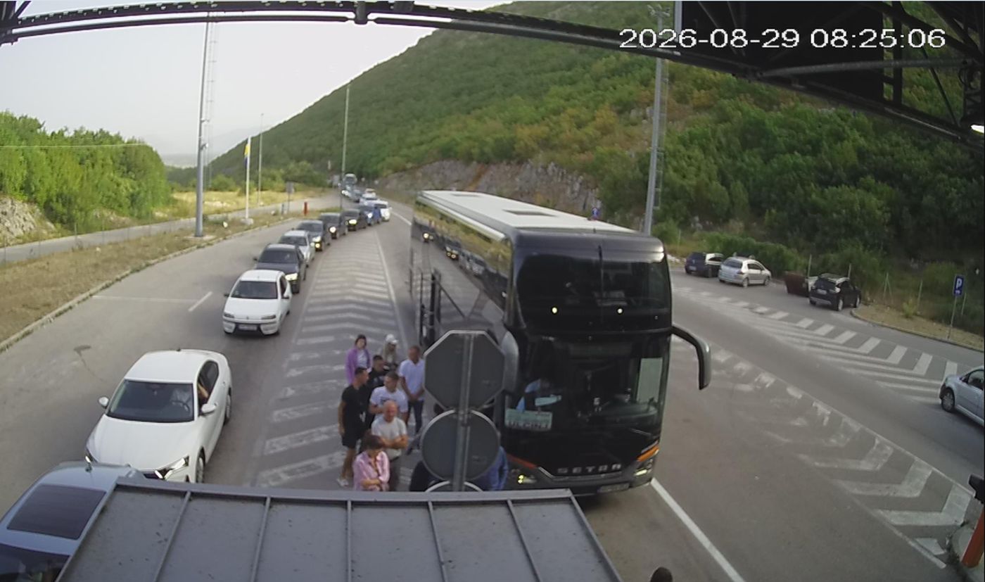 Pojačane gužve zbog sezone godišnjih odmora: Vozači čekaju na više graničnih prelaza