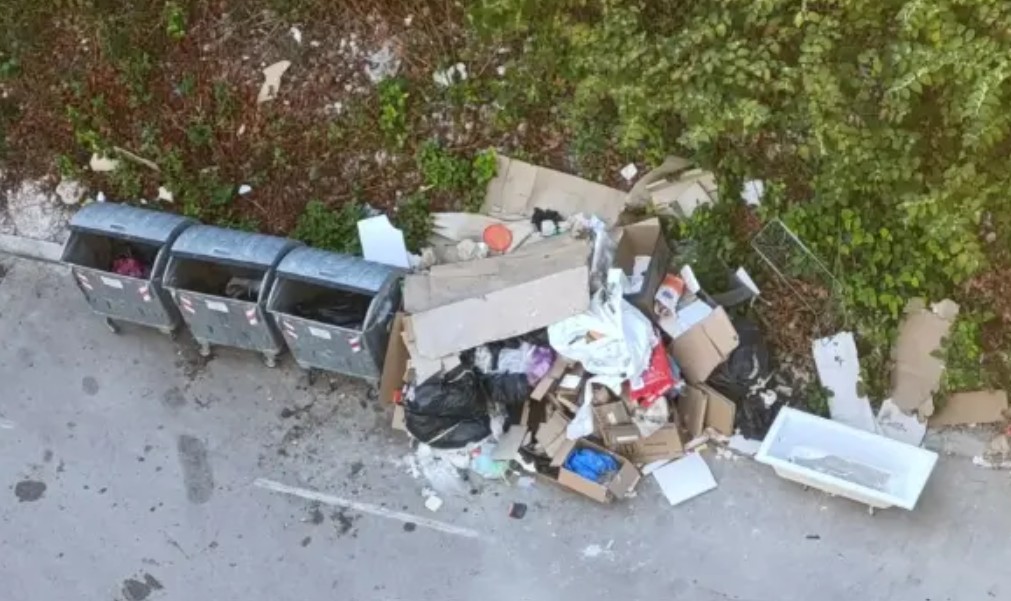 Mještani banjalučke ulice očajni: Smeće se gomila, a problemi se samo nižu