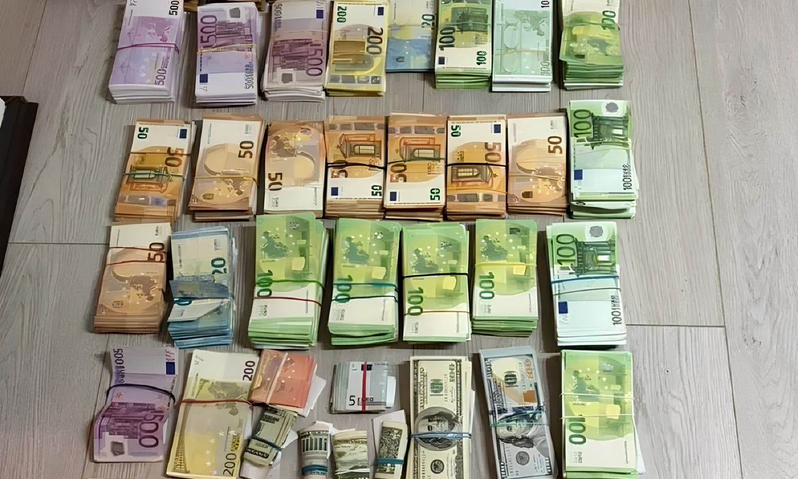 Milion evra pronađen u stanu u Budvi: Policija oduzela novac u osam valuta i poligraf FOTO
