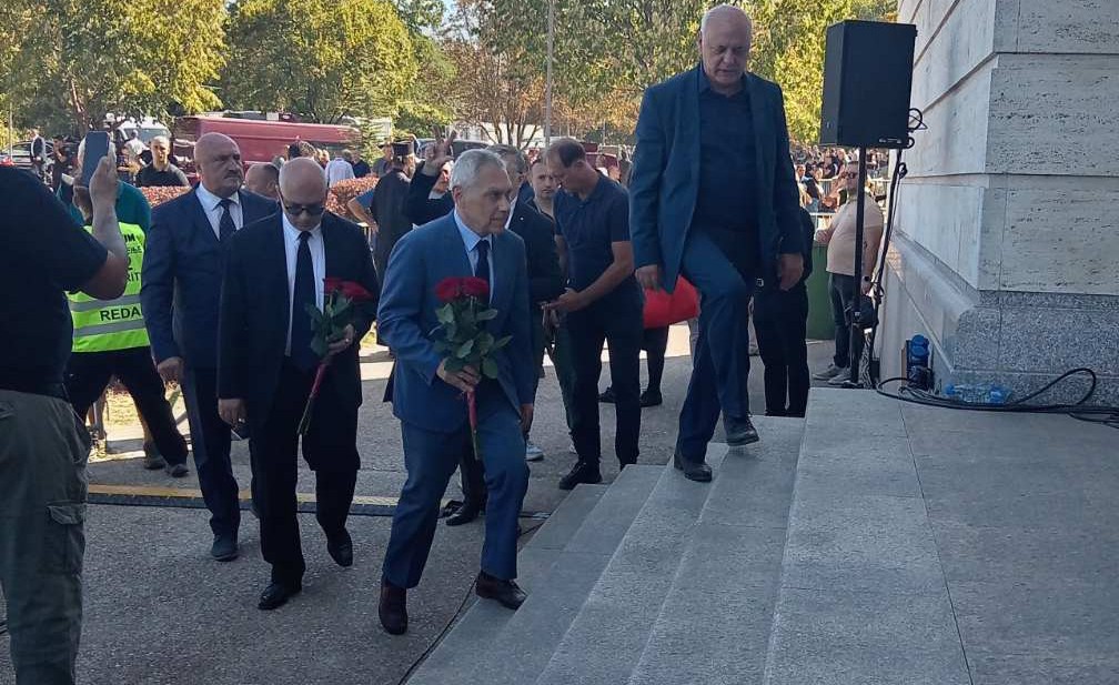 Ruski ambasador stigao na Vidikovac: Odao počast generalu Mladiću pred sahranu