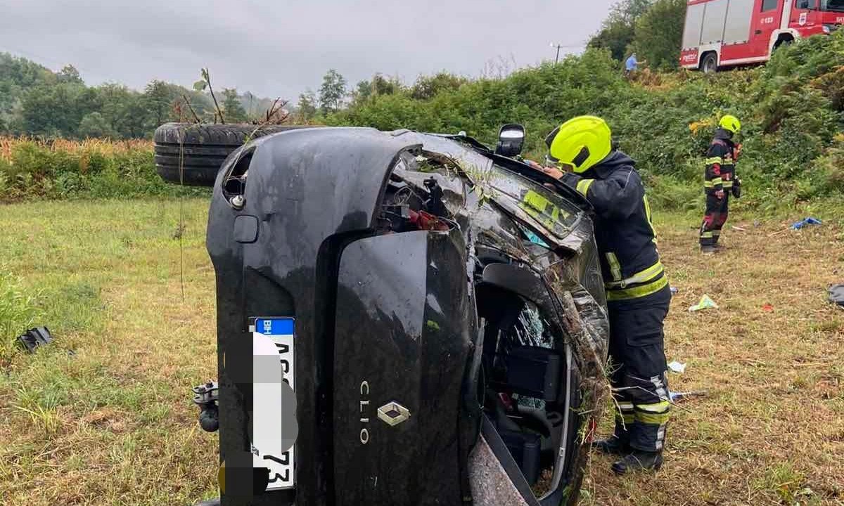 Vatrogasci intervenisali: Tri osobe povrijeđene u nezgodi u Borkovićima FOTO