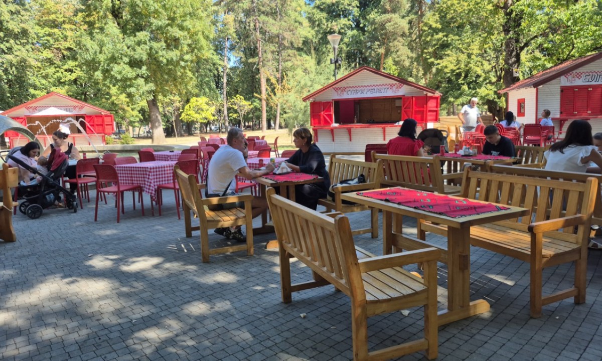 Ćevapi počeli da cvrče: Evo za koliko para ćete ih pojesti na banjalučkom festu FOTO/VIDEO