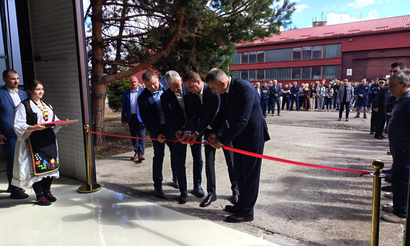 Milionsko ulaganje u “Orao”: Minić i Mrkajić otvorili halu za remont helikopterskih motora