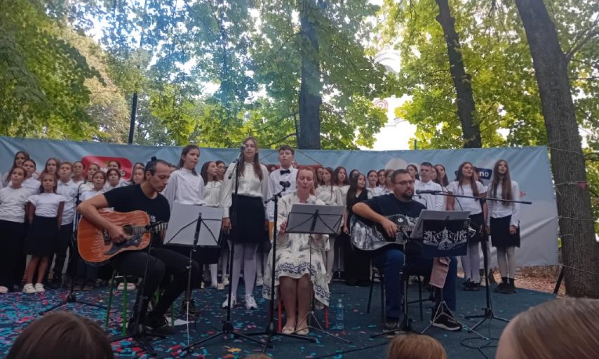 Druženje pod pokroviteljstvom Karađorđevića: Đaci iz Banjaluke predstavljali Srpsku na festivalu „Oplenac“