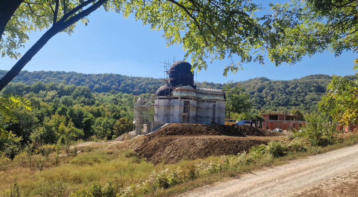 Sinova posljednja želja postala očev zavjet: Živan na porodičnom imanju gradi manastir