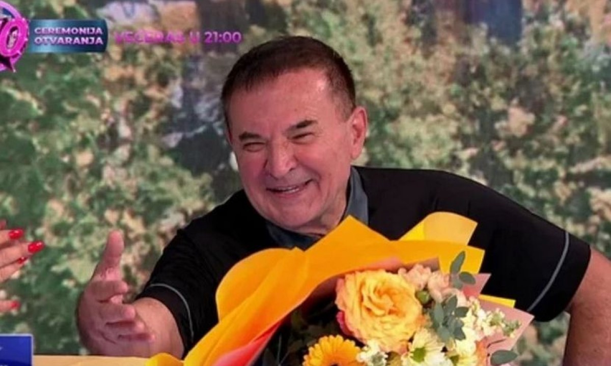 Mitar Mirić pretjerao sa botoksom: Voditeljku ponijela pjesma “Dotakni me grudima” VIDEO