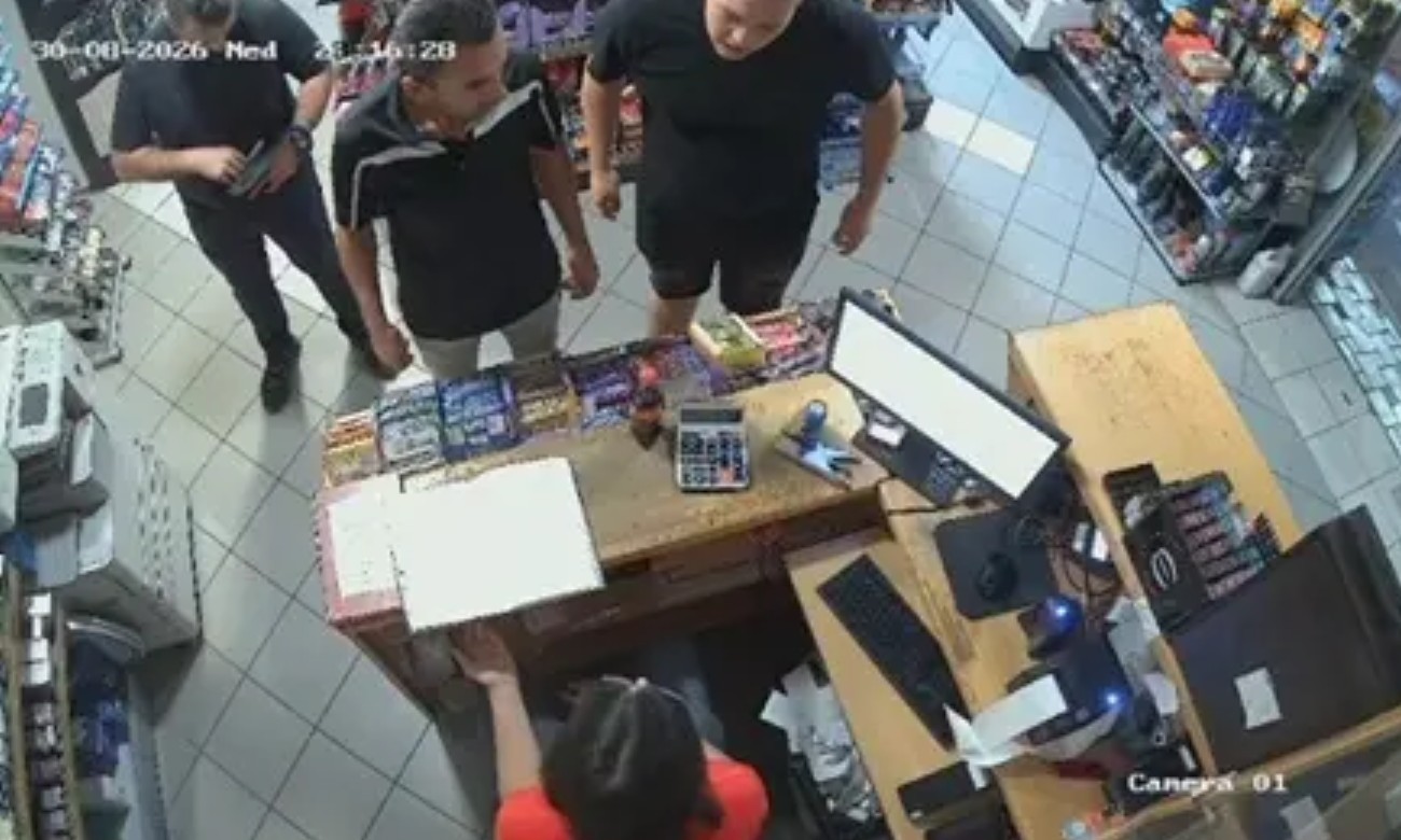 Svi stajali i gledali: Pogledajte kako je brutalno napadnut radnik pumpe VIDEO