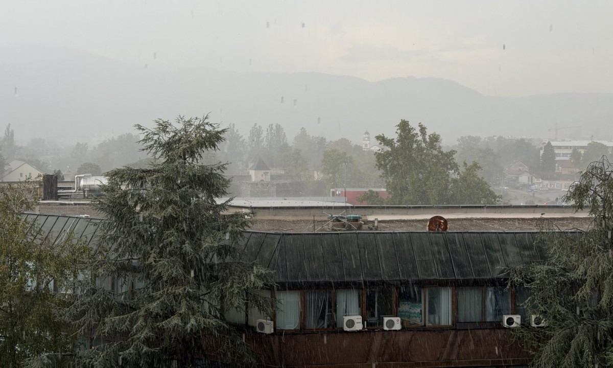Oluja zahvatila Banjaluku: Ne izlazite ako nemate prijeku potrebu FOTO/VIDEO