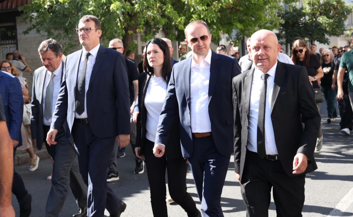 Opozicija Srpske u Beogradu: Blanuša, Božović, Trivićeva i Stanivuković stigli na sahranu Mladiću
