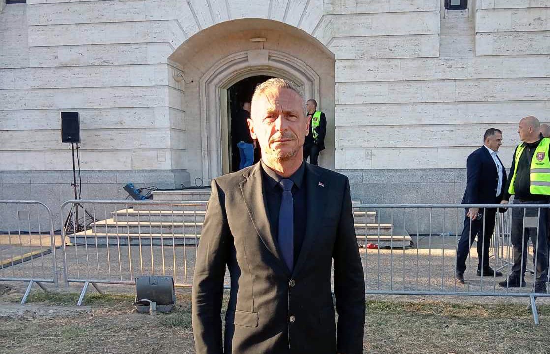 Ostojić odao počast Mladiću: General je ponovo ujedinio srpski narod