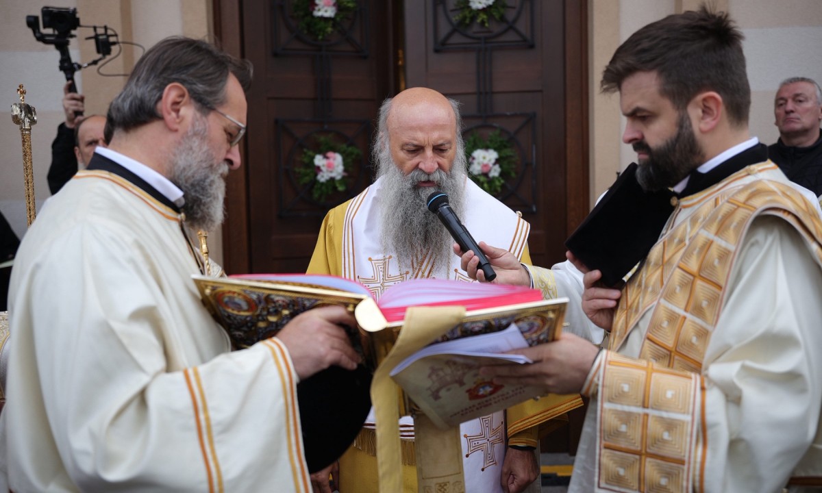 Patrijarh Porfirije osveštao hram u Palama: Počela Sveta arhijerejska liturgija FOTO