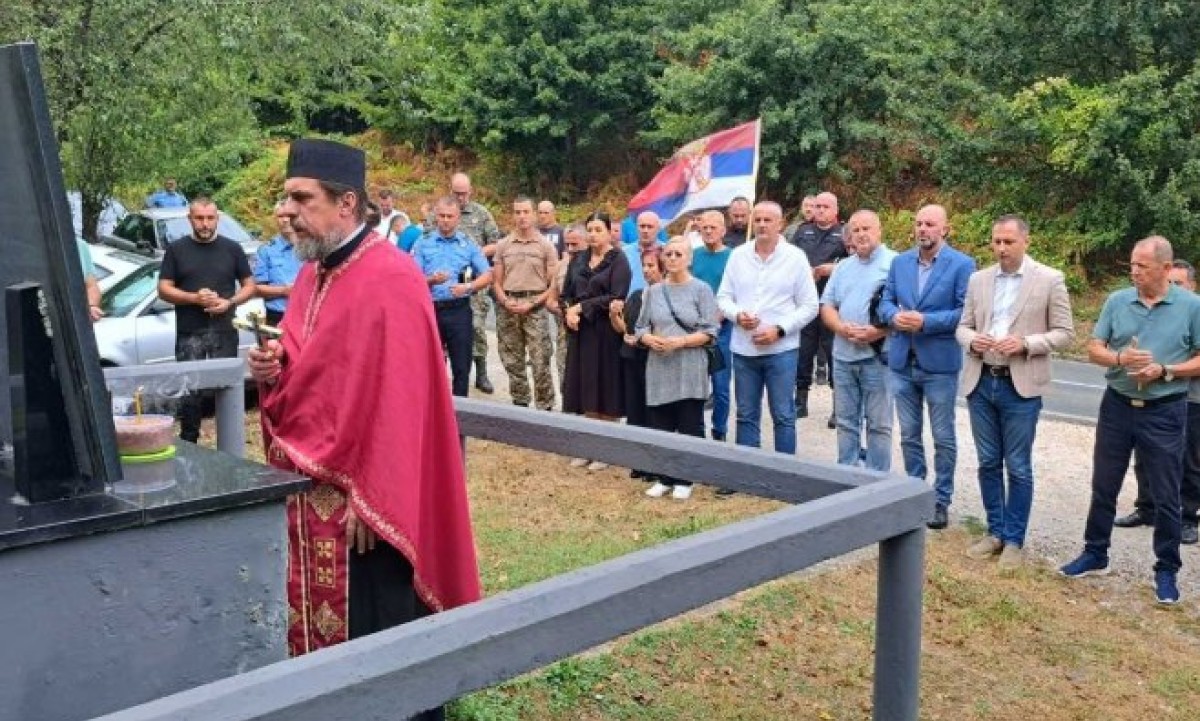 Godišnjica stradanja na Crnom vrhu: Prislužene svijeće i položeni vijenci za poginule borce