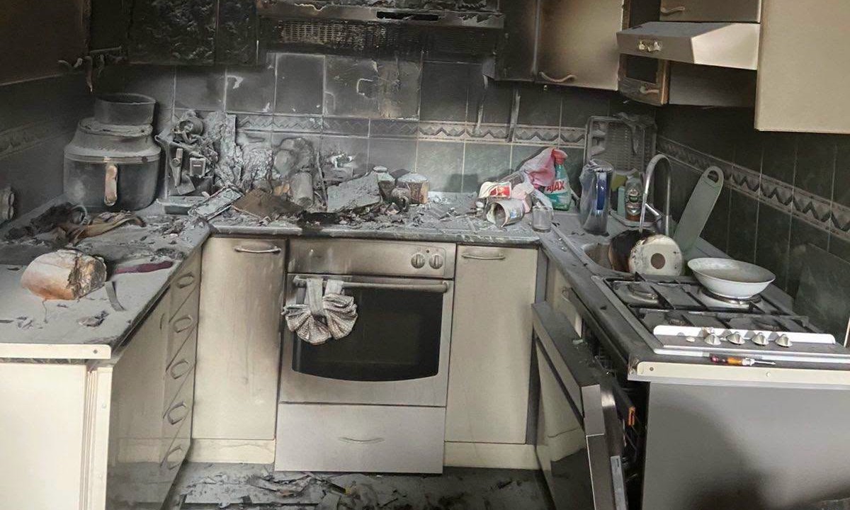 Izgorjela kuhinja: Požar u stanu digao banjalučke vatrogasce na noge FOTO