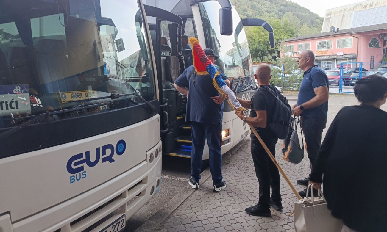 Autobusi iz Srpske stižu u Beograd: Veterani, porodice i mladi krenuli na sahranu Mladića