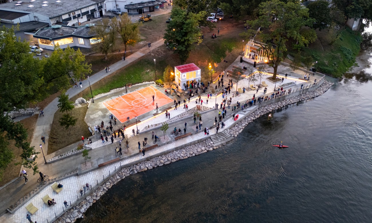 Nova adresu za šetnju: Banjalučka riva otvorena uz muziku i vatromet FOTO