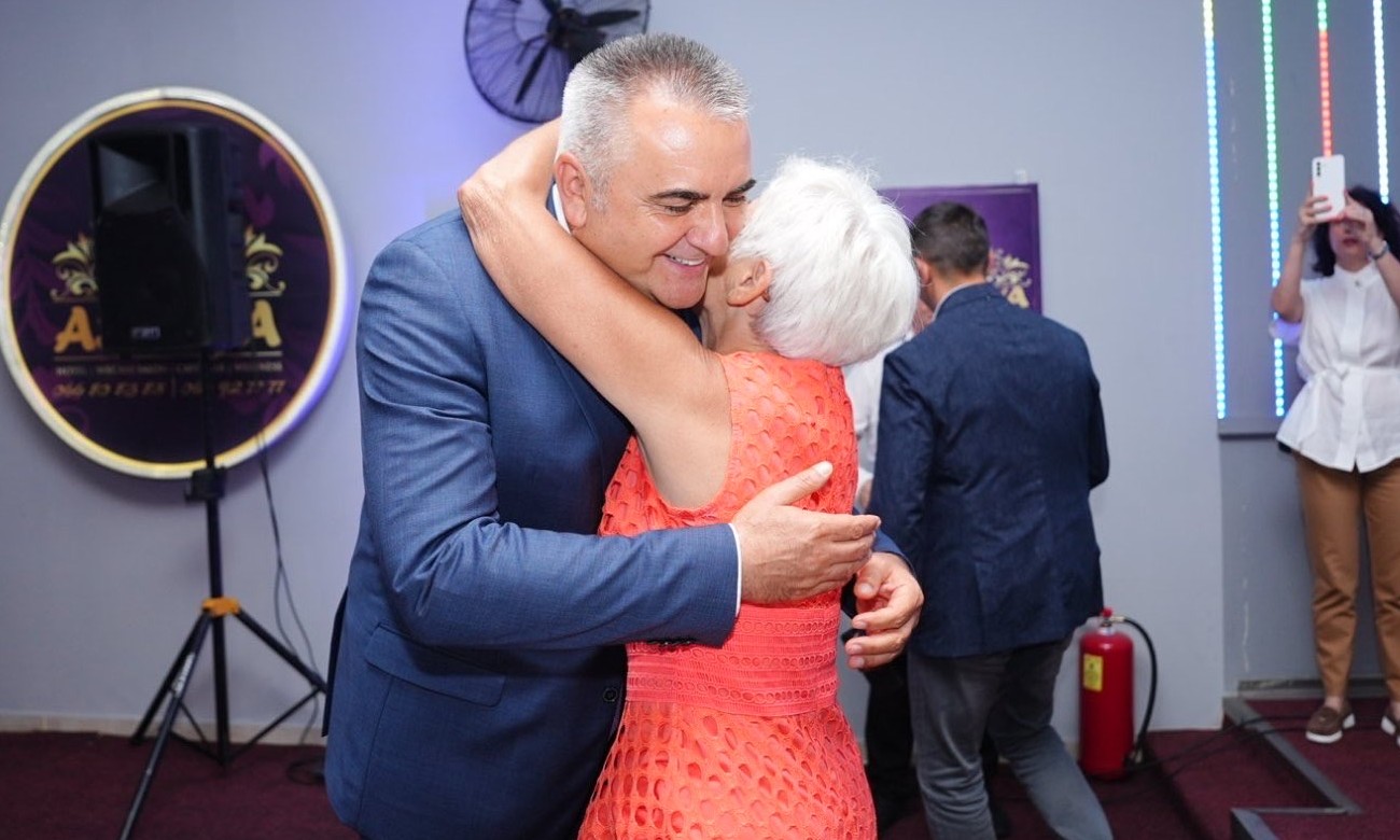 Zagrljajima dočekali premijera: Minić poručio „Srce k’o Rusija“ FOTO